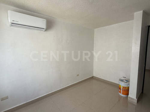 Casa En Renta De 3 Niveles En Esquina, Valle La Rioja, Apodaca, Nuevo León