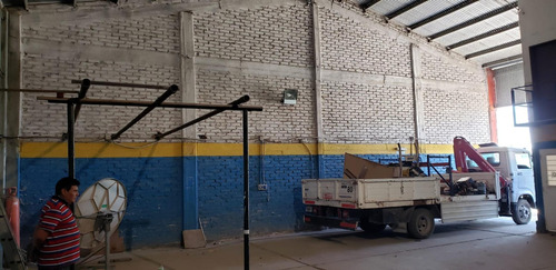 Imagen 3 de 11 de Alquilo Galpón 200 M2 - Ofi 60 M2- Predio 400 M2 - Cipoletti
