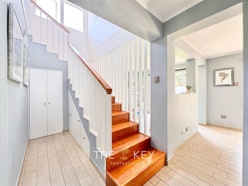 Casa Venta 5 Dormitorios, 5 Estacionamientos Y Piscina Ñuñoa