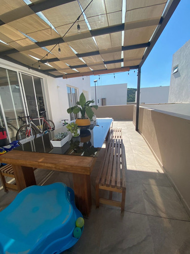 Imagen 5 de 10 de Departamento De Dos Pisos En Venta, Punta Esmeralda Corregid