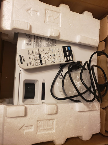 Proyector Epson Powerlite E20 Hdmi 3400 Lúmenes Seminuevo Blanco