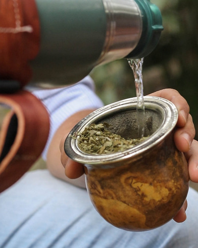 Imagen 4 de 7 de Mate De Calabaza Con Virola De Alpaca Trabajada Boreal