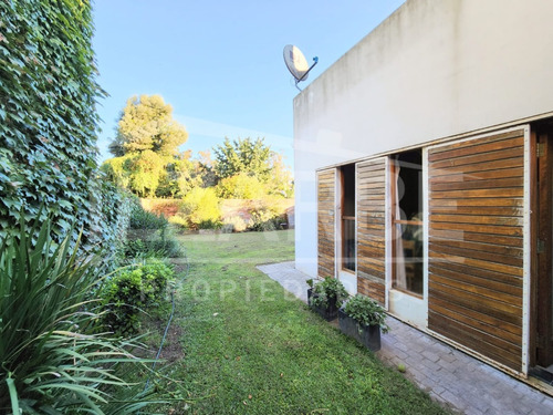 Casa Sobre Calle Saturnino Justo