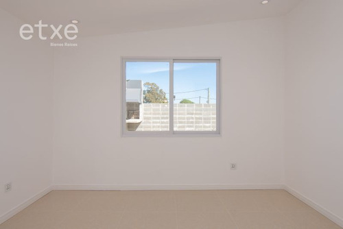 Casa En Venta De 2 Dormitorios En Barros Blancos