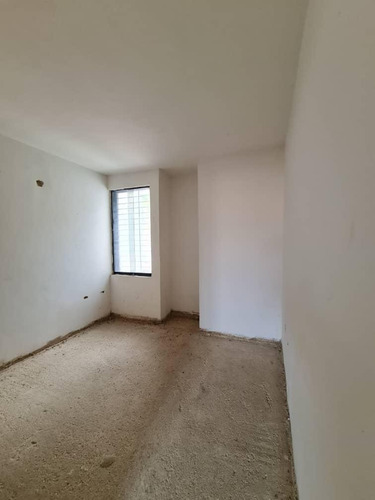 Imagen 6 de 13 de Amplio Townhouse En Obra Gris, Tazajal