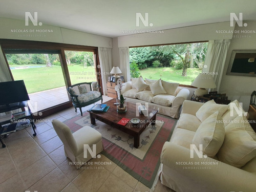 Hermosa Casa En Venta Zona Privilegiada.- Ref: 4179