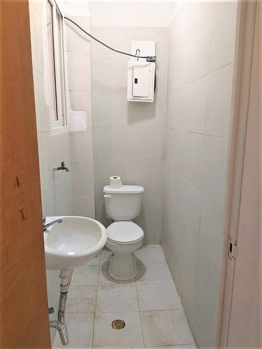 Imagen 7 de 11 de Las Acacias Se Alquila Local/oficina Para Consultorio , Laboratorio 38 M2