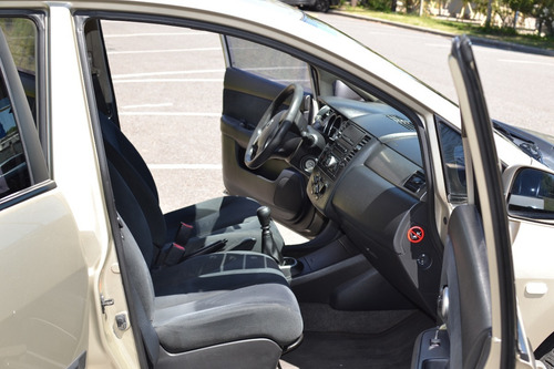 Tiida Nissan 2010 Visia 1.8