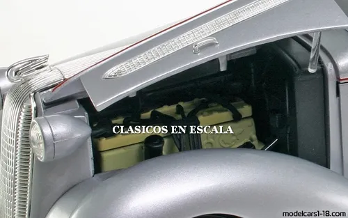 Pontiac Deluxe 6 1936 Plateado - Signature Models 1/18