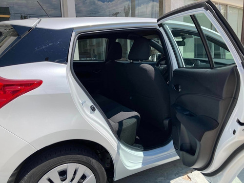Imagen 10 de 15 de Toyota Yaris 5 Puertas 1.5 6m/t Xs 0km My2023