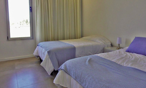 Casa En Venta De 4 Dormitorios En Manantiales