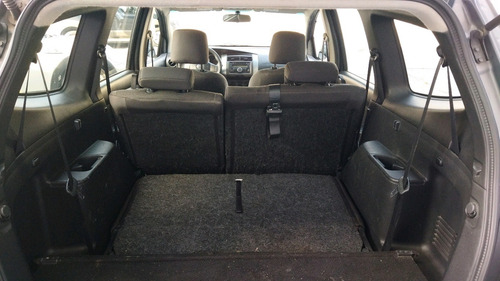 Imagem 10 de 11 de Nissan Grand Livina S 1.8 16v (flex) Manual
