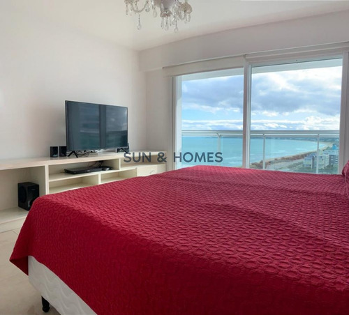 Imagen 10 de 20 de Frente Al Mar, Espectacular Apartamento Esquinero Disponible A La Venta Con Divinas Vistas Panorámicas A Los Atardeceres De La Mansa Y Punta Ballena.