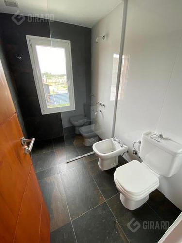 Imagen 27 de 30 de Excelente Casa Moderna En Exclusivo Barrio Rumenco.