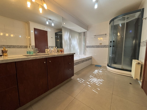 Gran Casa Con Terreno De 2016 M2 En Excelente Ubicación