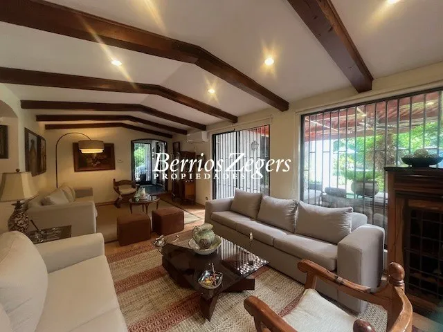 Imagen 3 de 30 de Casa En Venta De 6 Dorm.4 Baños Mas Servicio En Lo Barnechea