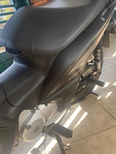 Imagem 6 de 13 de Honda Biz