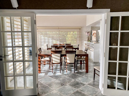 Imagen 5 de 11 de Venta De Imponente Casa, Saint Thomas Norte, Canning.