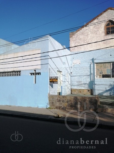Local Comercial En El Centro De Malodonado, Ideal Para Depósito, Restaurante O Colegio.- Ref: 53895