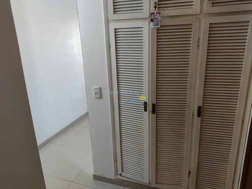 Venta Apartamento 3 Dormitorios En Suite, Península, Frente Al Puerto, Punta Del Este- Ref: 11642