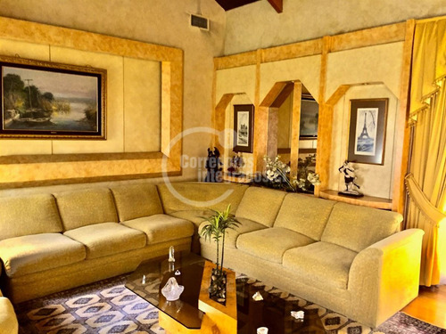 Casa En Venta En Lo Barnechea. Oportunidad!!!