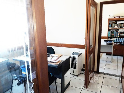 Imagem 2 de 6 de Vendo Excelente Sala Comercial Com 33,40 M², No Centro De Jundiaí À 50 Metros Do Fórum, Andar Alto Com Recepção, Divisórias E W.c, Estudo Permuta Por Sala Maior. - Sa00011 - 33471477