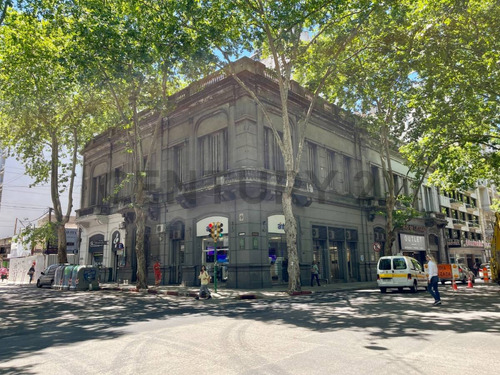 Venta De Edificio En Centro De Montevideo Con Renta