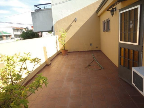 Imagen 26 de 29 de Venta - Parque Chacabuco - Casa De 242m2 Cubiertos Con Piscina, Jardín Y Quincho