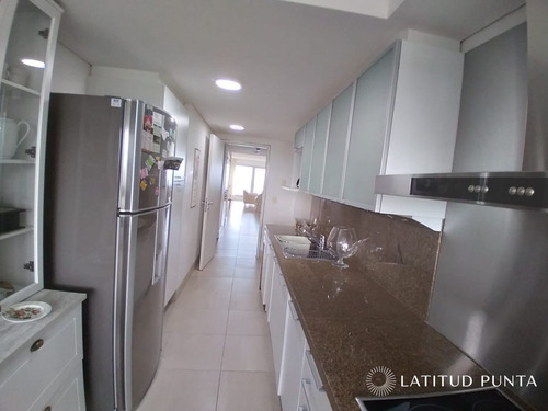 Imagen 4 de 13 de Apartamento En Le Parc, Oportunidad De 2 Suites Más Dependencia