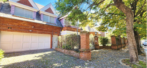 Casa Con Piscina, Jardín Y Parrilla En Acassuso, A 100 Mts De Avda Del Libertador.