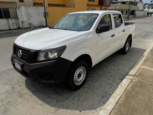 Imagen 1 de 11 de Nissan Np300 2018 2.5 Doble Cabina S Aa Pack Seg Mt