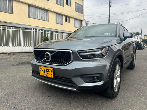 Volvo XC40 T4 MOMENTUM