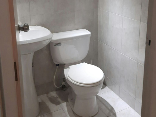 Imagen 8 de 9 de Se Vende Consultorio Médico En Cc Paseo Parral, En Urbanización El Parral, Punto De Referencia 4 Avenidas Del Parral.