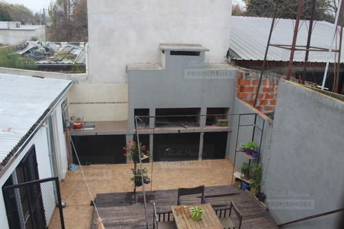 Casa De 2 Dormitorios, Con Garage, Quincho Y Parrilla