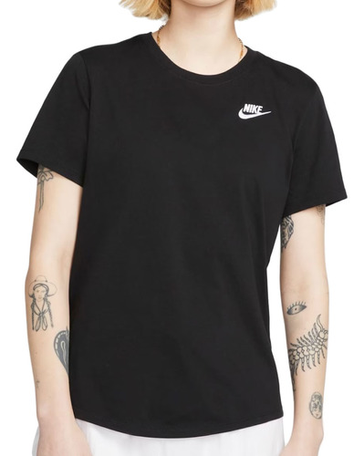 Camiseta Nike Sportswear Club  Feminina Dx7902-010