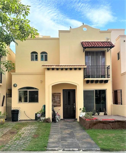 Casa En Venta, 4 Recámaras, Paneles Solares, Privada Buenavista, Sm 50, Cancún