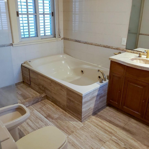 Venta Casa De Estilo 7 Amb En Zona Residencial De Martinez