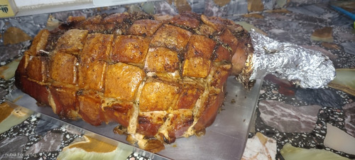 Pata De Cerdo Con Figazitas Y Salsa....