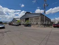 Comprar %% Raiza Suarez Vende Galpon En La Zona Industrial Ii Barquisimeto 2 5 9 0 1 5 Posee 1207m2 En Condominio Privado Con Vigilancia Posee Área De Oficinas Zona De Carga Y Descarga Depósitos              