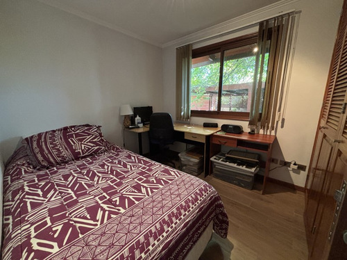 Gran Casa Con Terreno De 2016 M2 En Excelente Ubicación