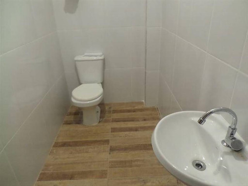 Imagem 22 de 26 de Loja Ampla 220 M² Área Util Sendo Térreo E 1° Andar Bem No Centro De São Vicente Exelente Para Lojas Grandes Ou Clinica Médica Ou Laboratório Médico E Ou Também Serve Para Cartorio Situado Em Rua De