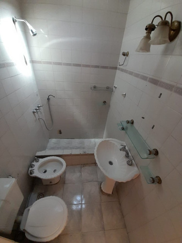 Casa Con Amplio Jardín