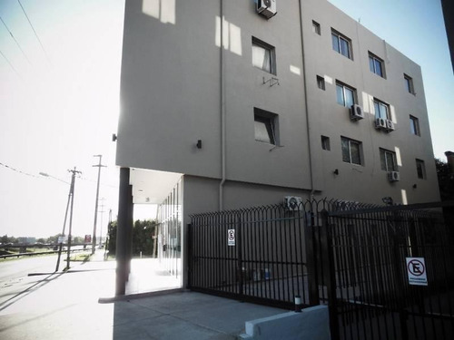Imagen 2 de 11 de Compra Oficina Pilar Sobre Panamericana 60 M2