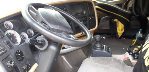 Imagem 6 de 12 de Sinotruk A7 420 6x2