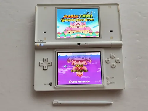 Consola Nintendo Dsi Blanca + R4 + Stylus + Cargador + Mem (Usado)