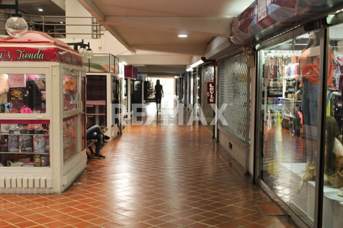 Imagen 2 de 9 de Local Comercial En El Cc Plaza