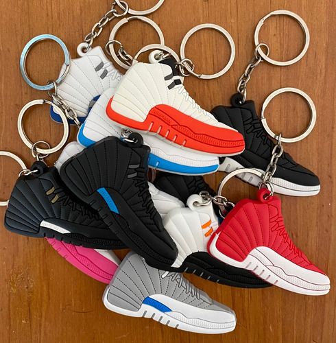 Mystery Box Pack 3 Llaveros Zapatillas Jordan Adidas Nike Azul
