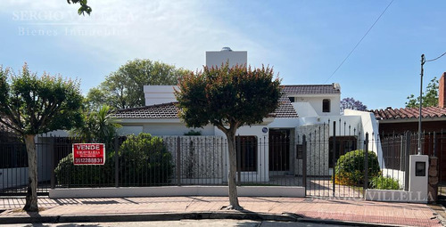 Hermosa Casa Con Piscina -zona Cerro - Categoría! Nuevo Precio