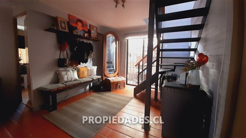 Casa En Venta De 6 Dorm. En Peñalolén