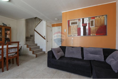 Casa En La Florida: Espacio Y Comodidad
